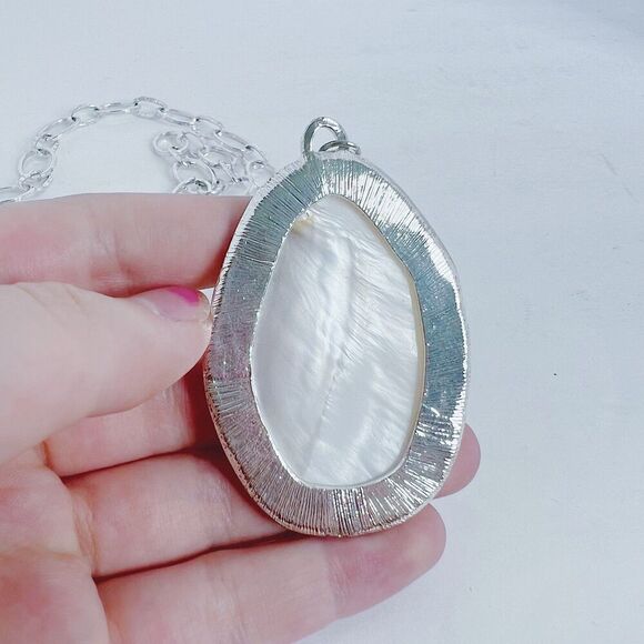 Vintage White Stone Pendant Mother of Pearl Teardrop Silver Chain Necklace - Picture 6 of 7